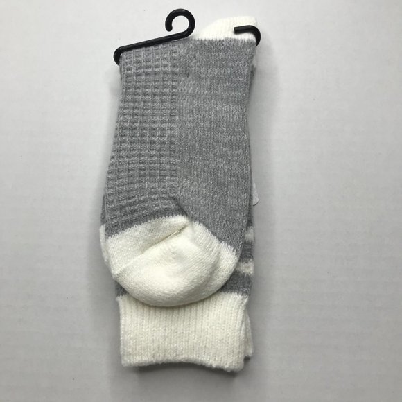 Muk Luks Women’s Crew Waffle Boot Socks Size 6-11 Gray/Cream New - Picture 2 of 5